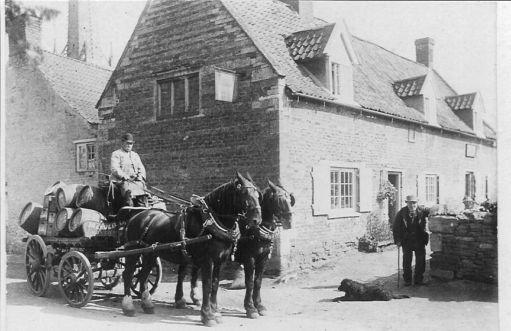 old photo of a dray outside the Red Lion Circa 1900